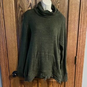 KEREN hart Green Turtleneck Sweater with Soft Knit Material and Relaxed Fit